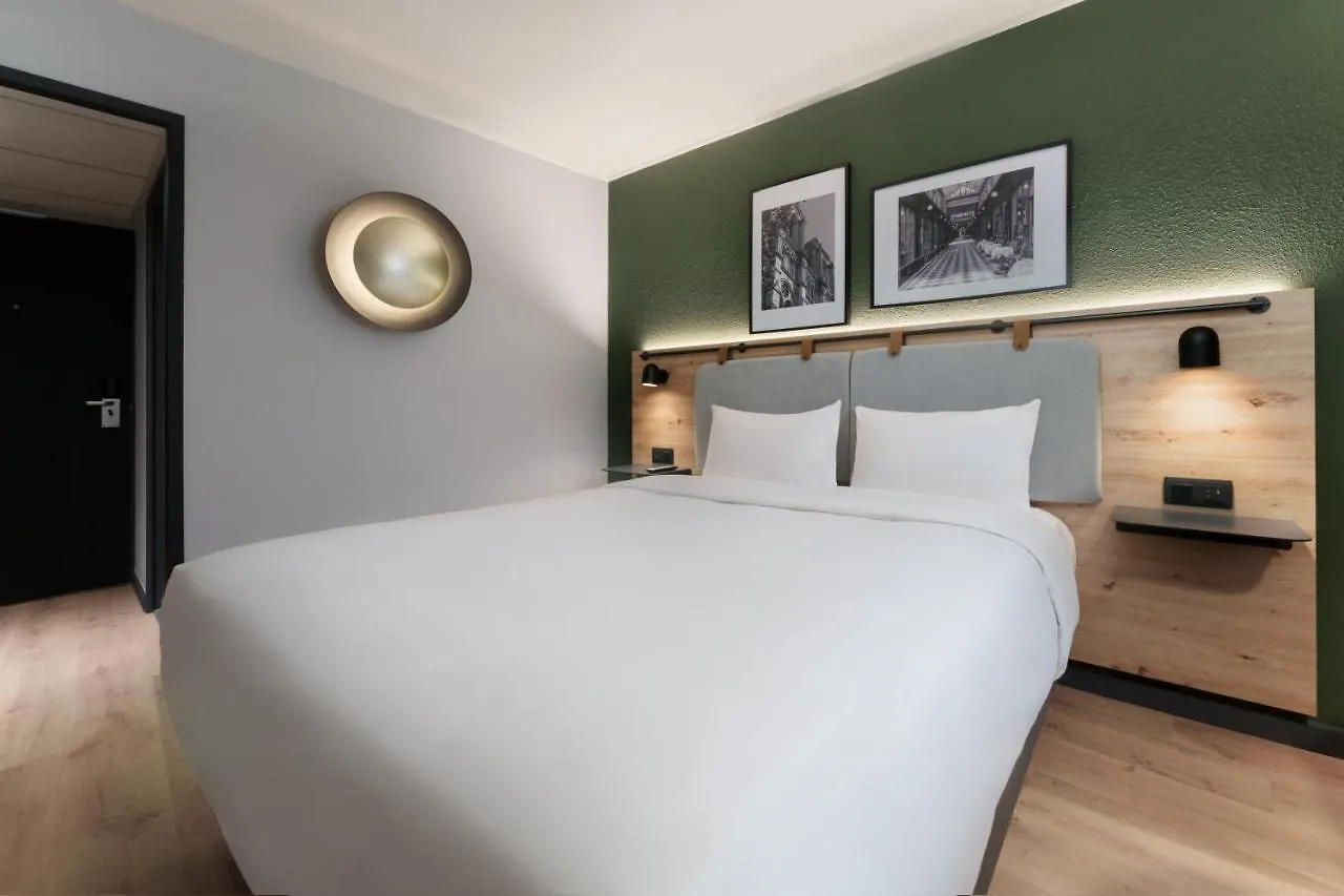 Campanile Prime Paris 19 - La Villette 3*,  France